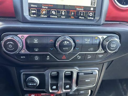 Used 2020 Jeep Wrangler Rubicon w/ LED Lighting Group AWD/4WD image 31