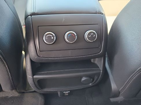 Used 2016 Chevrolet Traverse LT image 14