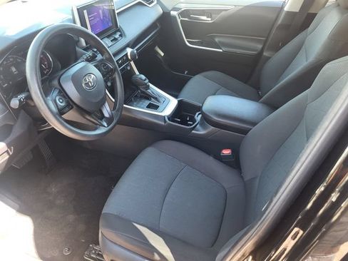 Used 2025 Toyota RAV4 XLE AWD/4WD image 12