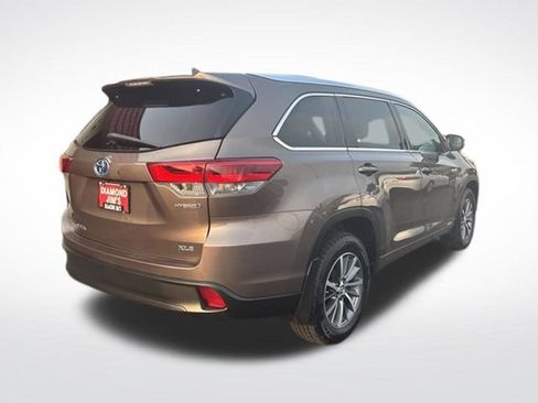 Used 2018 Toyota Highlander XLE AWD/4WD image 7