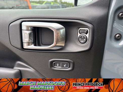 New 2025 Jeep Gladiator Sport image 28