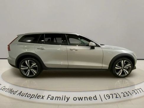 Used 2025 Volvo V60 B5 Cross Country Plus AWD/4WD image 6