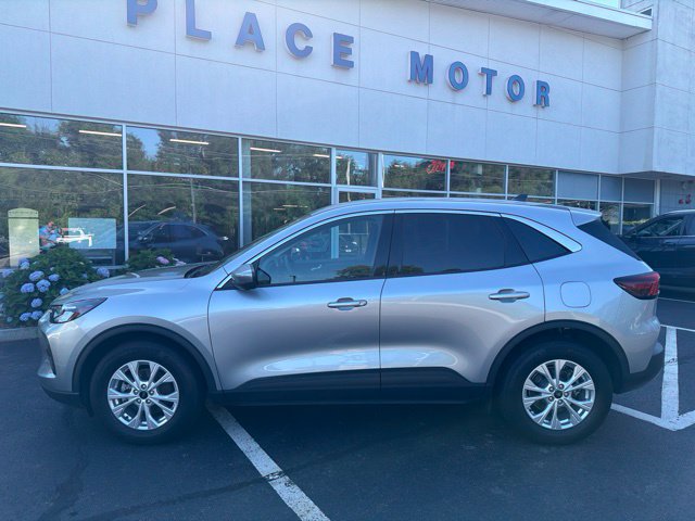 Used 2023 Ford Escape Active w/ Tech Pack #2 AWD/4WD image 2