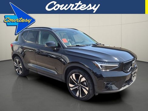Used 2024 Volvo XC40 B5 Plus w/ Climate Package AWD/4WD image 1