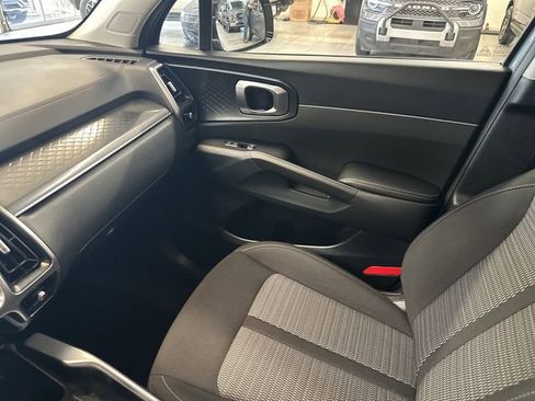 Used 2023 Kia Sorento LX AWD/4WD image 24