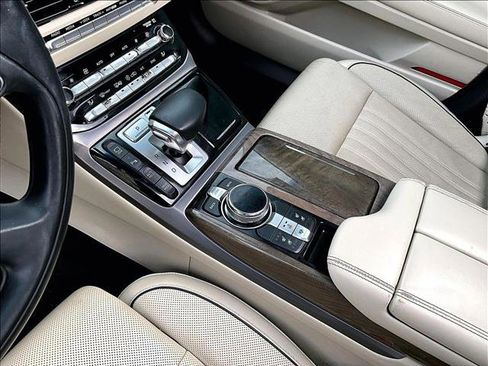 Used 2019 Genesis G90 3.3T Premium image 15