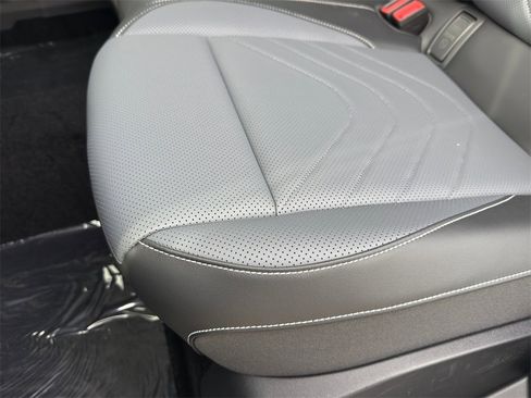 New 2026 Volkswagen Tiguan SE image 28