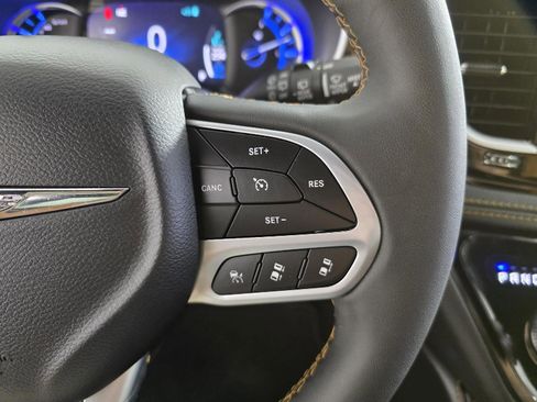 Used 2023 Chrysler Pacifica Pinnacle image 29