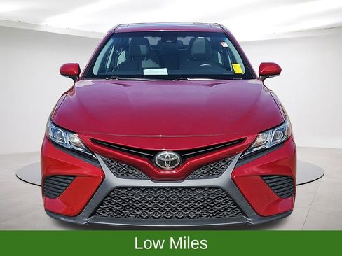 Used 2018 Toyota Camry SE w/ Moonroof Package image 2