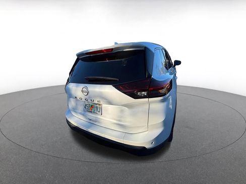 Used 2025 Nissan Rogue SV image 8