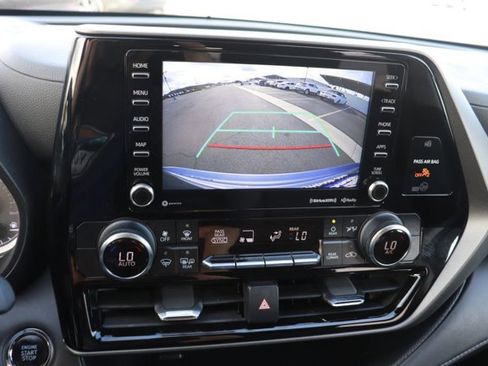 Used 2022 Toyota Highlander LE image 27