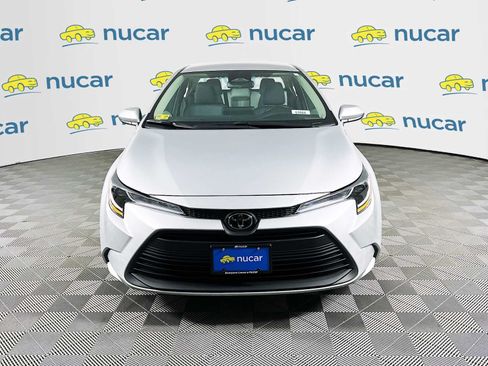 Used 2025 Toyota Corolla LE FWD image 2