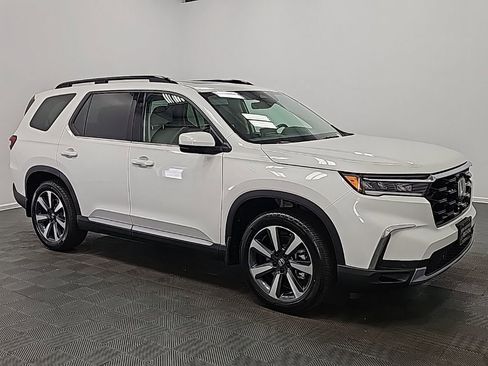 New 2025 Honda Pilot Touring image 2