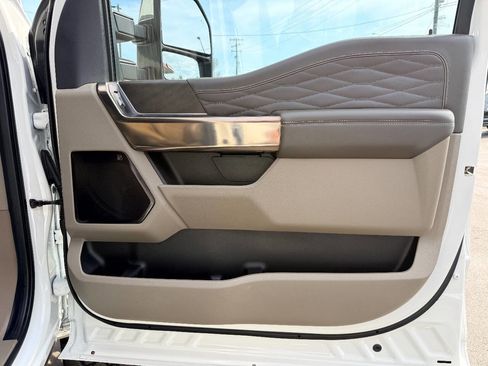 Used 2025 Ford F450 Platinum w/ Platinum Plus Package image 42