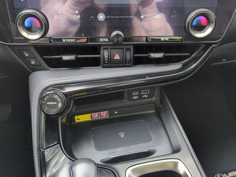 Used 2024 Lexus NX 300h AWD w/ Luxury Package image 23