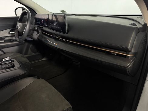 Used 2024 Nissan Ariya FWD image 28