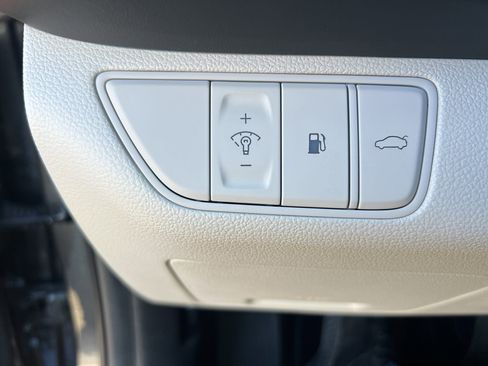 Used 2023 Genesis G70 2.0T image 22