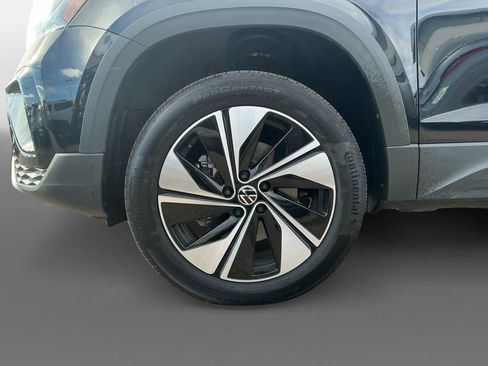 Used 2024 Volkswagen Taos SE image 14
