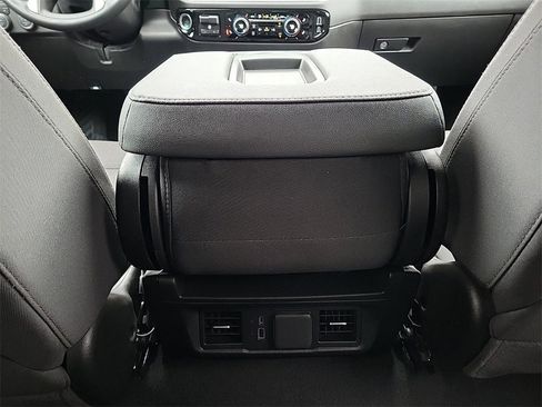 Used 2025 Chevrolet Silverado 2500 LT w/ Convenience Package image 10