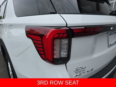 Used 2025 Ford Explorer Active RWD image 37