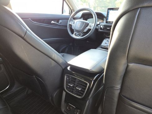 Used 2022 Lincoln Nautilus FWD w/ Premium Package image 26