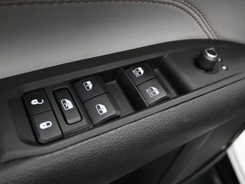 Used 2024 Jeep Compass Limited w/ Elite Group AWD/4WD image 11