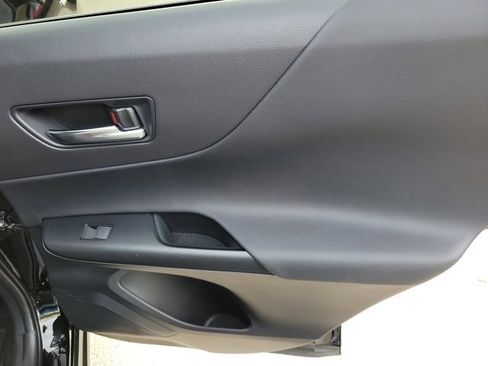 Used 2021 Toyota Venza LE image 11