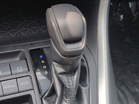 Used 2022 Toyota RAV4 XLE w/ Convenience Package image 12