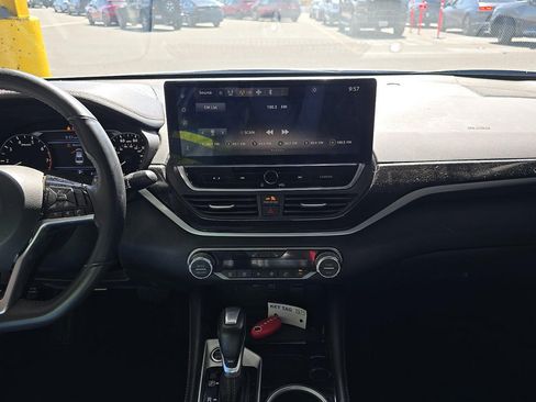 Used 2025 Nissan Altima 2.5 SR w/ SR Premium Package FWD image 10