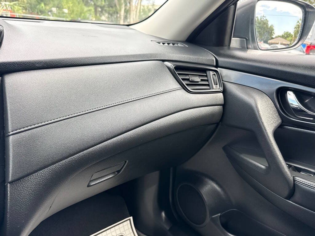 Used 2017 Nissan Rogue S w/ S Appearance Package AWD/4WD image 17