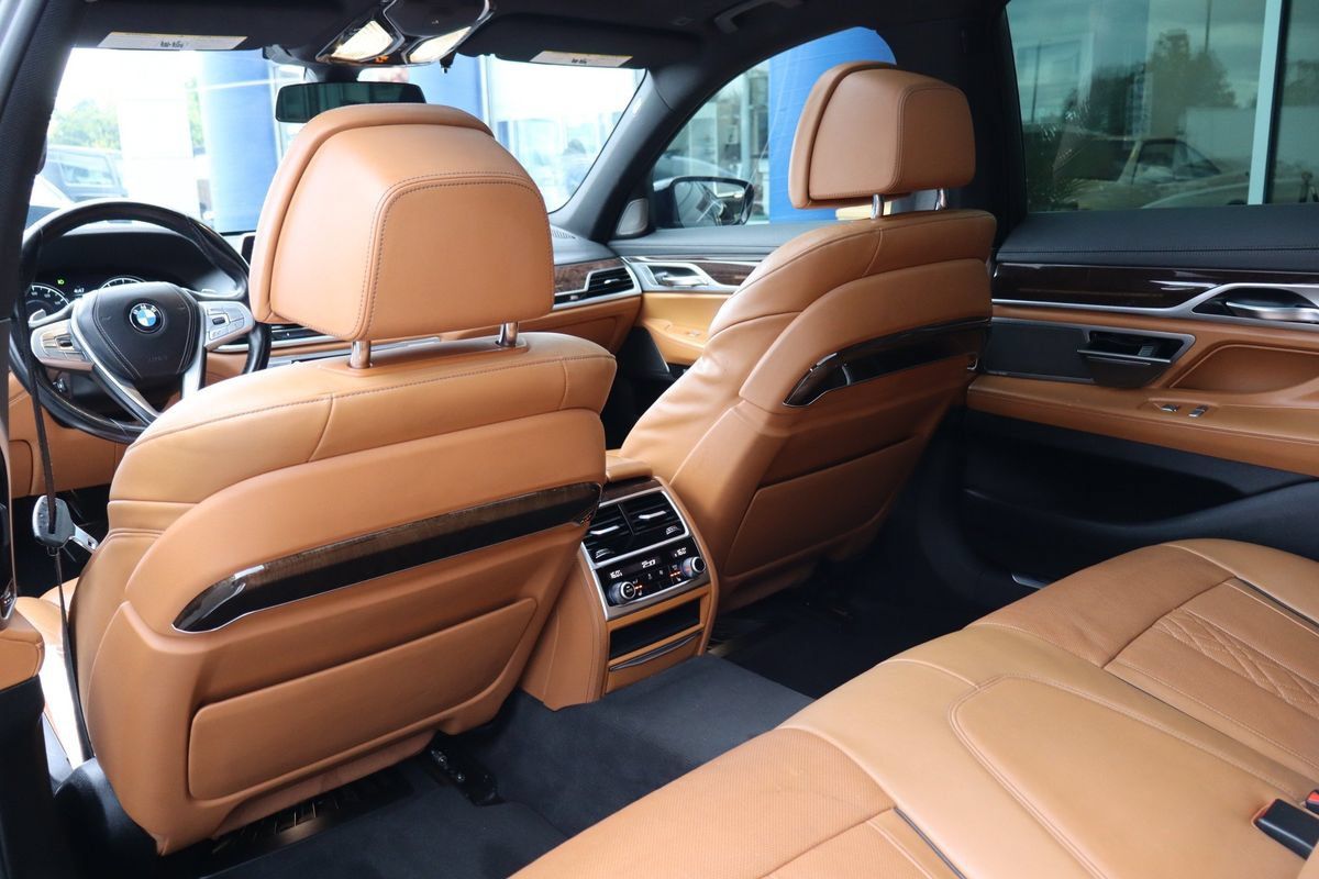 Used 2017 BMW 750i xDrive AWD/4WD image 12