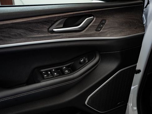 Used 2023 Jeep Grand Cherokee 30th Anniversary image 25