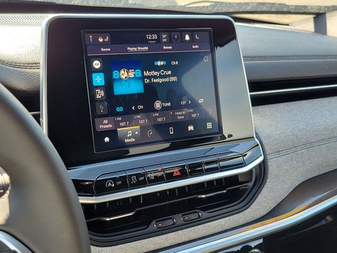 Used 2025 Jeep Compass Latitude image 14