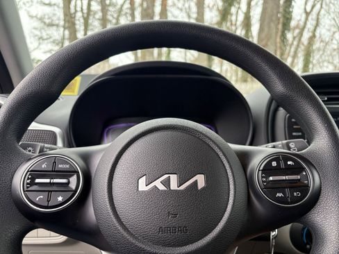 Used 2025 Kia Soul LX w/ LX Technology Package image 24
