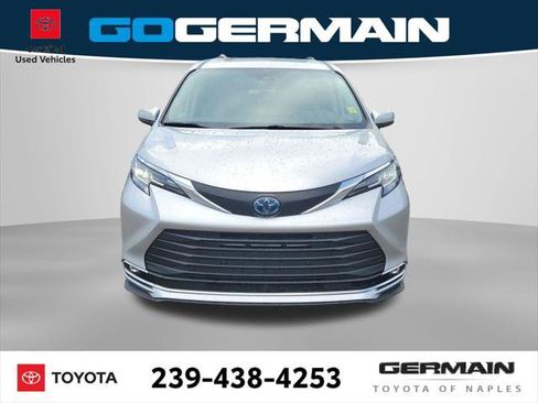 Certified 2022 Toyota Sienna XLE FWD image 3