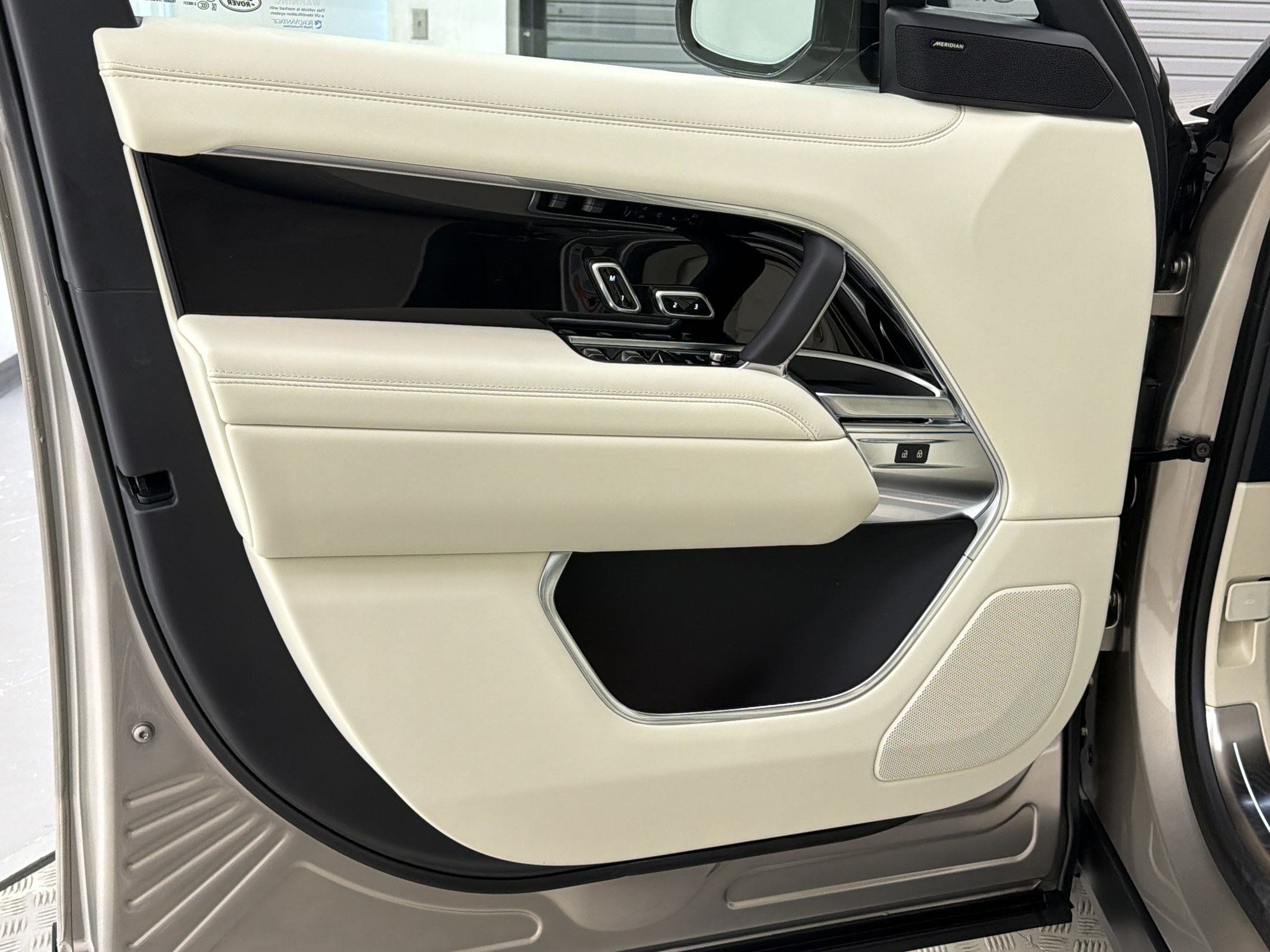 New 2026 Land Rover Range Rover SE AWD/4WD image 14