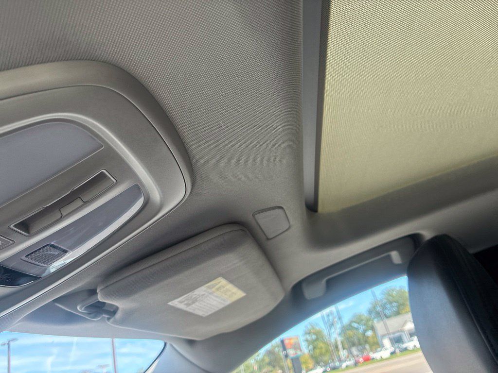 Certified 2024 Volvo XC90 B5 Core w/ Climate Package AWD/4WD image 17