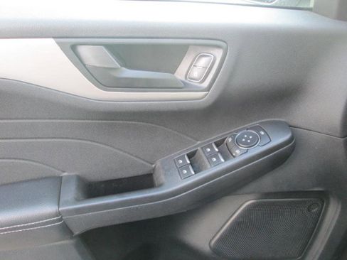 Used 2022 Ford Escape SE w/ Cold Weather Package image 19