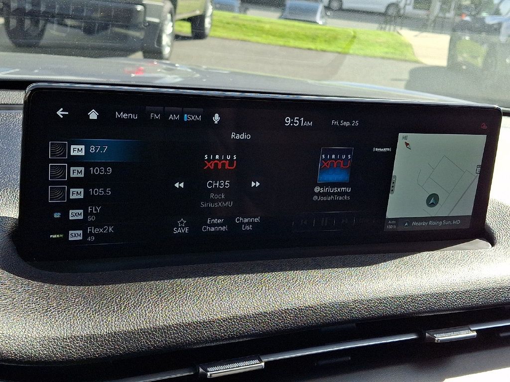 Used 2025 Genesis GV70 2.5T AWD/4WD image 18