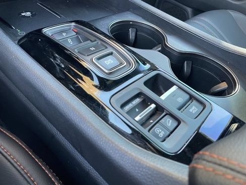 Used 2025 Honda Pilot TrailSport image 22