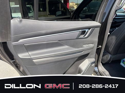 Used 2025 Buick Enclave Sport Touring w/ Power Package AWD/4WD image 20