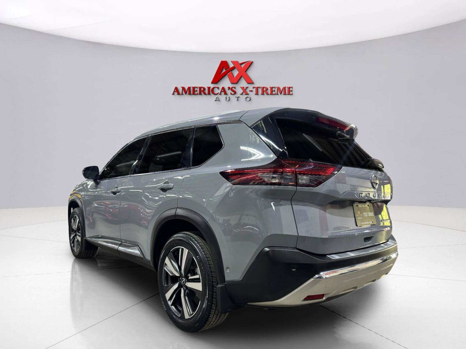 Used 2023 Nissan Rogue Platinum FWD image 5
