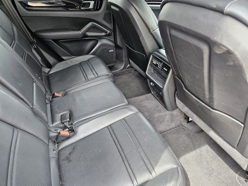Used 2020 Porsche Cayenne image 39