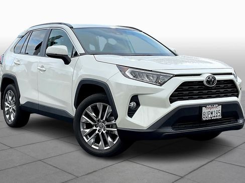 Used 2021 Toyota RAV4 XLE Premium w/ Carpet Mat Package (TMS) FWD image 2