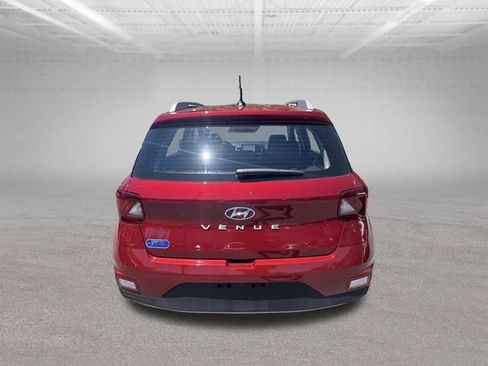Used 2024 Hyundai Venue Limited FWD image 6