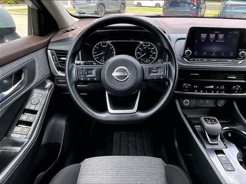 Used 2023 Nissan Rogue SV AWD/4WD image 17