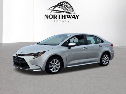 Used 2024 Toyota Corolla LE image 6