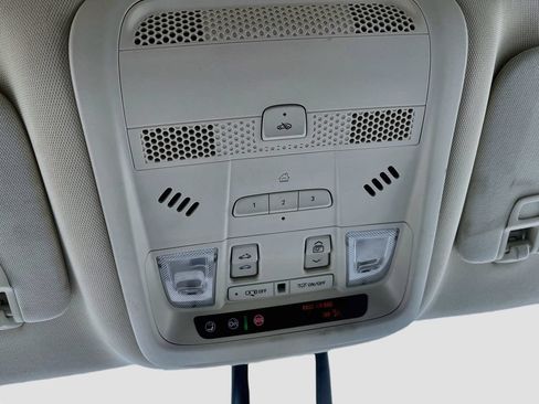 Used 2025 Cadillac XT6 Premium Luxury w/ Technology Package FWD image 23