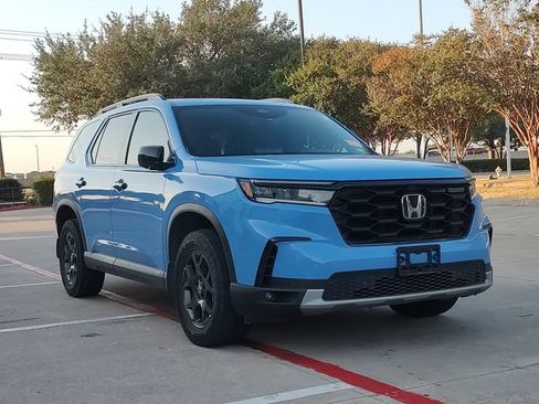 Used 2025 Honda Pilot TrailSport image 1