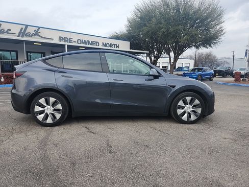 Used 2021 Tesla Model Y Long Range image 2